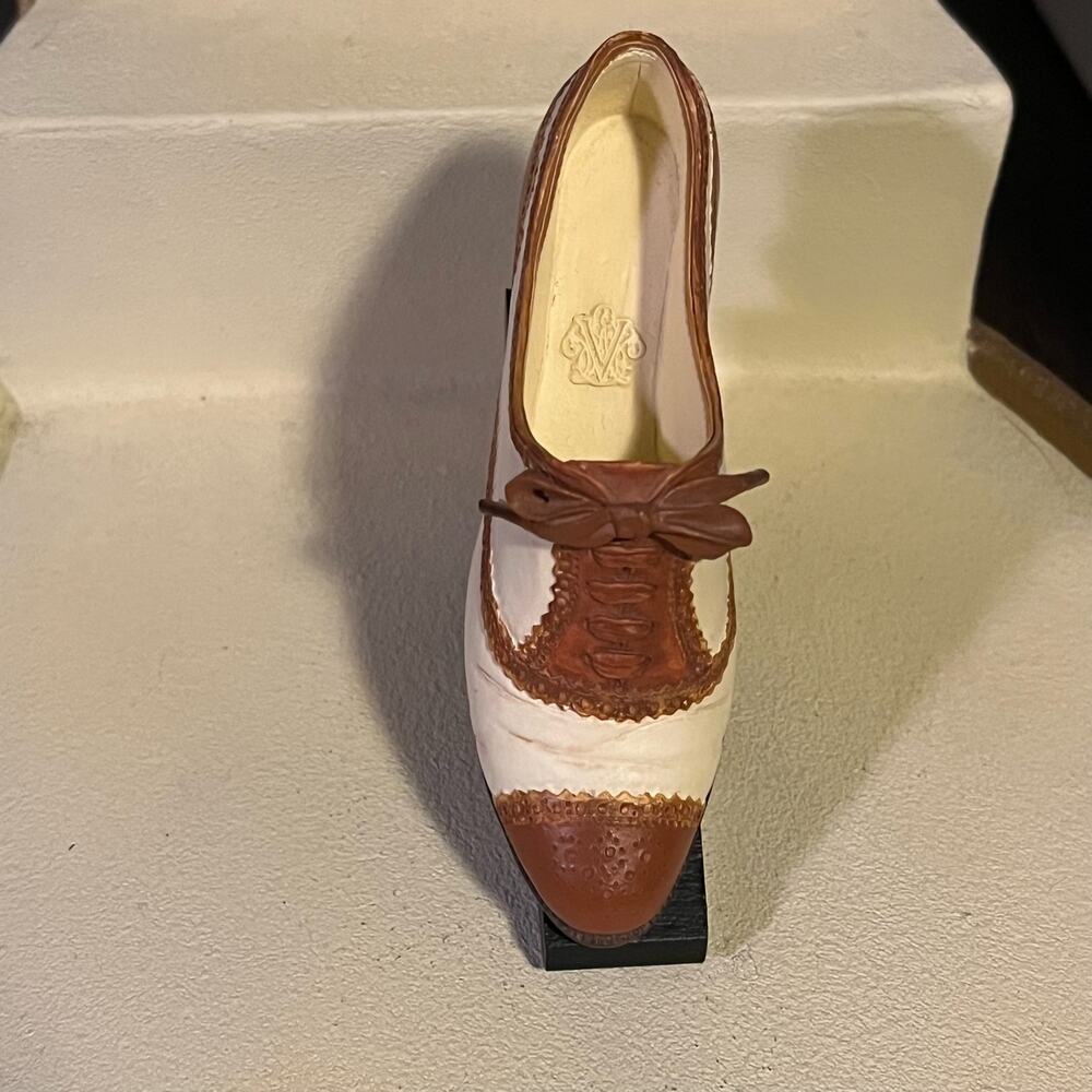 Just the Right Shoe Brogue Ballyhoo